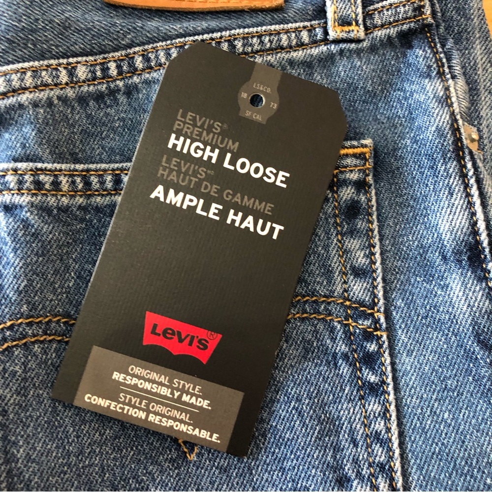 LEVIS high loose jeans. Waist 26/Length 29.